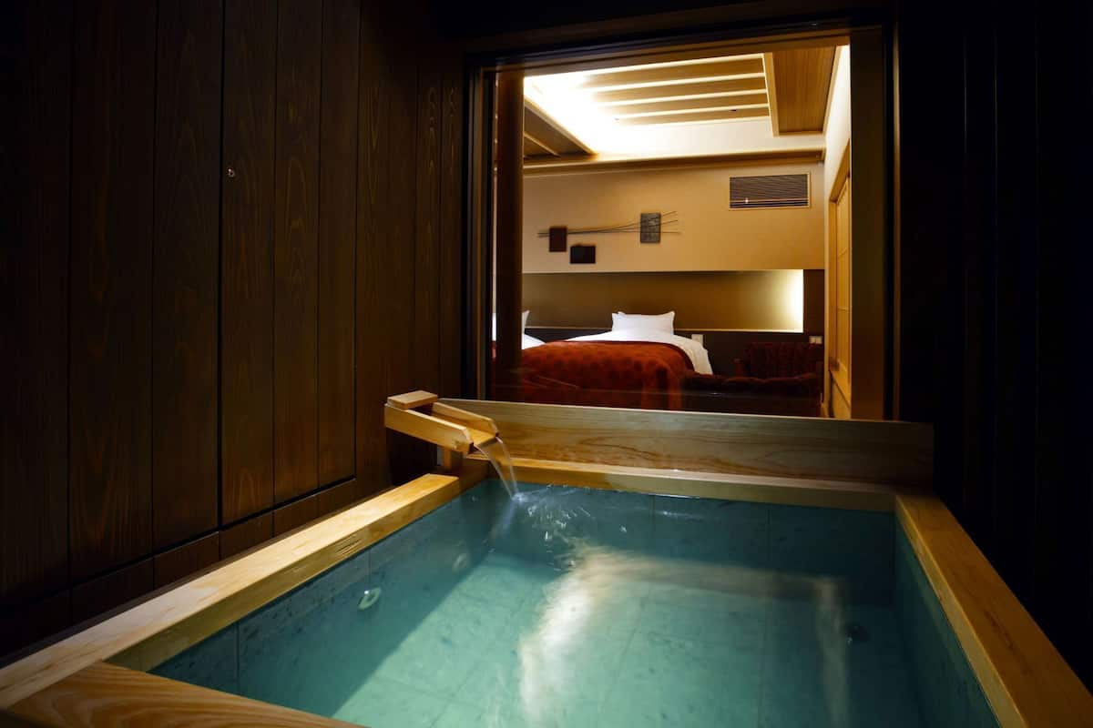 Biancheria da letto di alta qualità, una cassaforte in camera