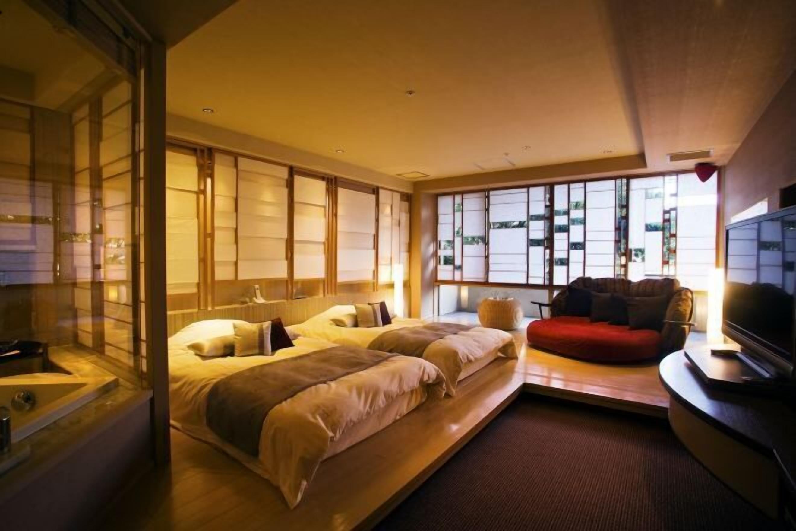 Premium bedding, in-room safe, free WiFi