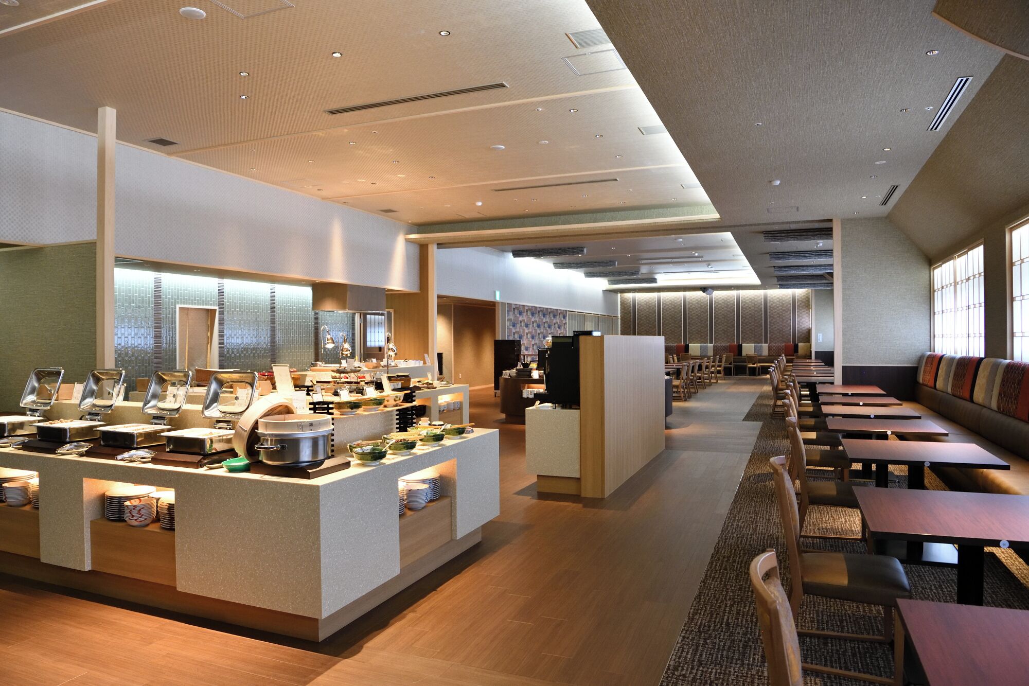 Daily buffet breakfast (JPY 4800 per person)