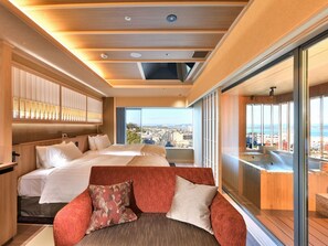 Ropa de cama de alta calidad y caja de seguridad en la habitación