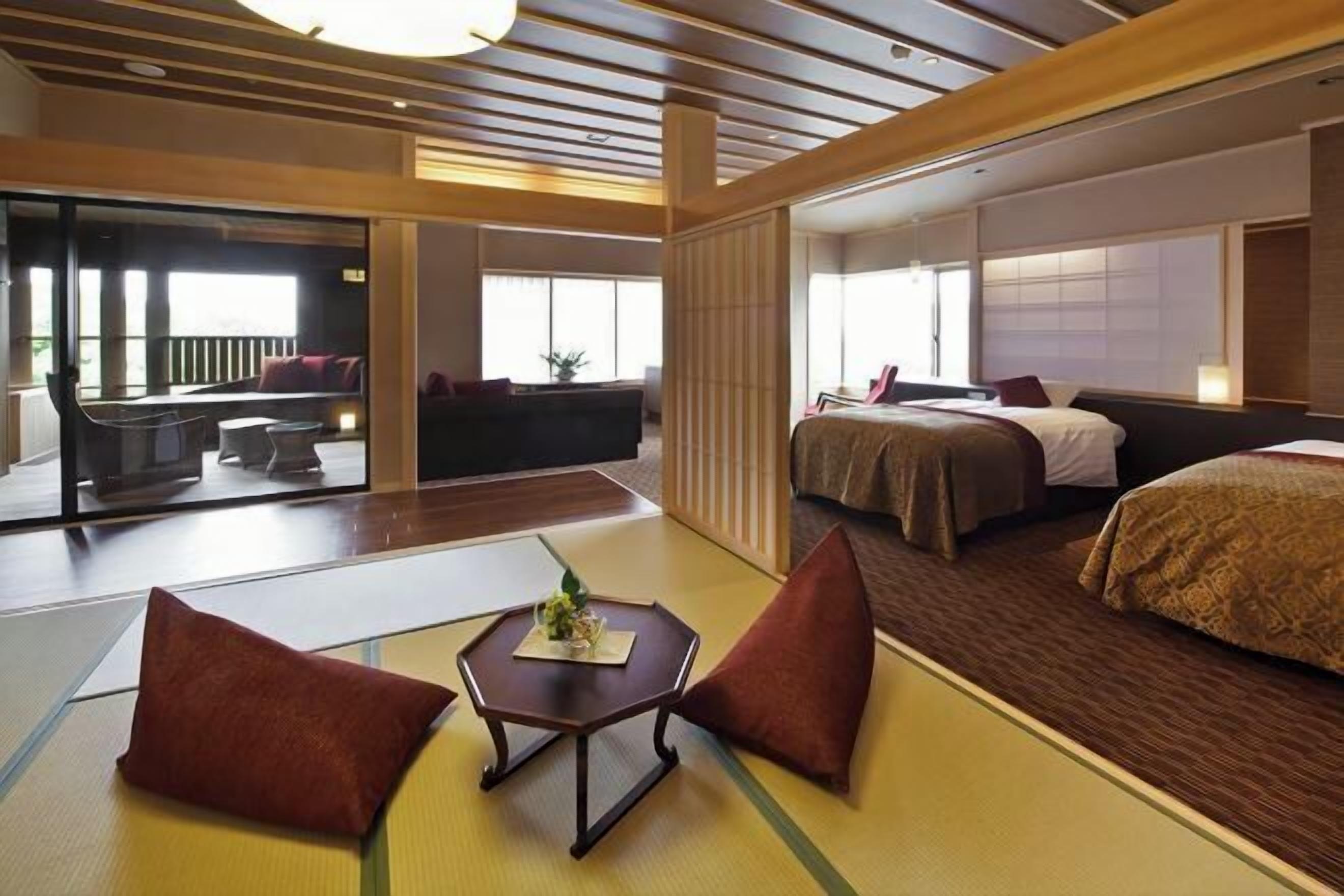 Premium bedding, in-room safe, free WiFi