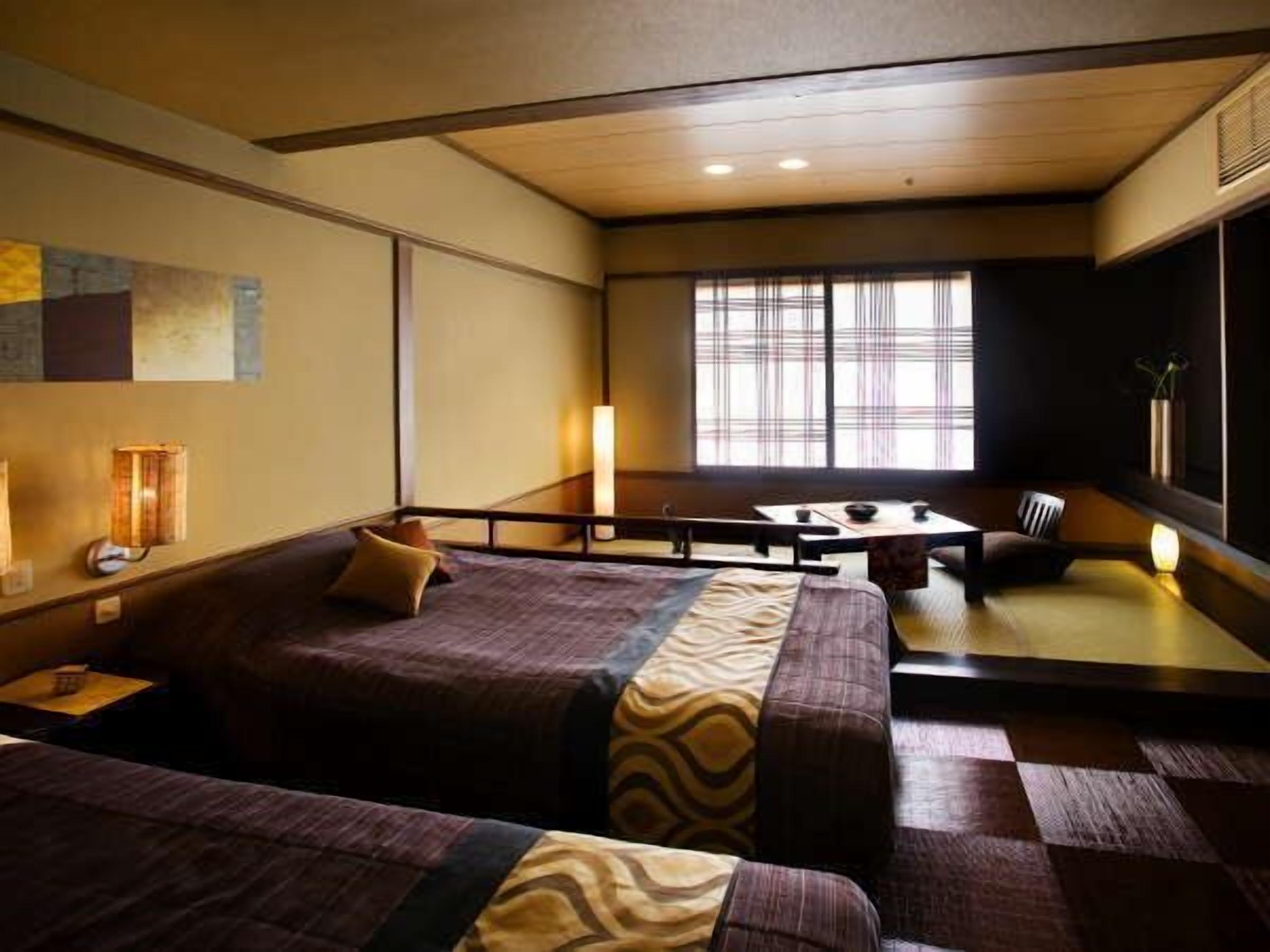 Premium bedding, in-room safe, free WiFi