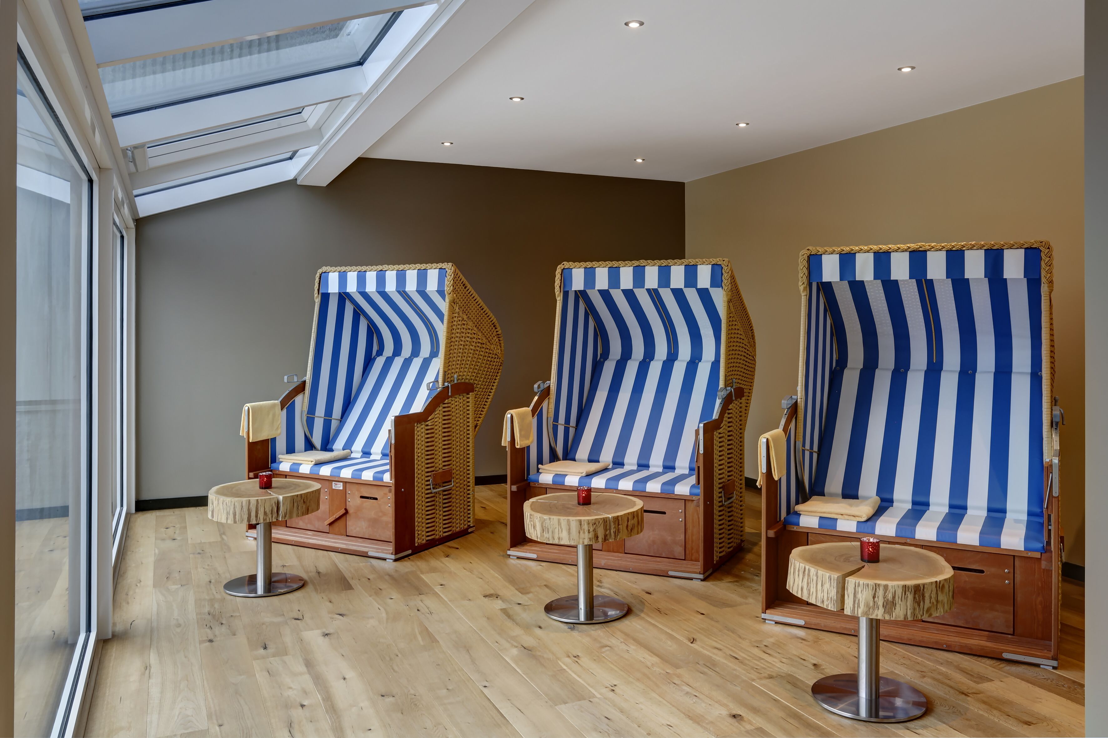 Körperbehandlungen, Warmsteinmassagen, Körperpeelings