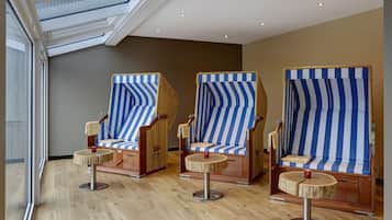 Körperbehandlungen, Warmsteinmassagen, Körperpeelings