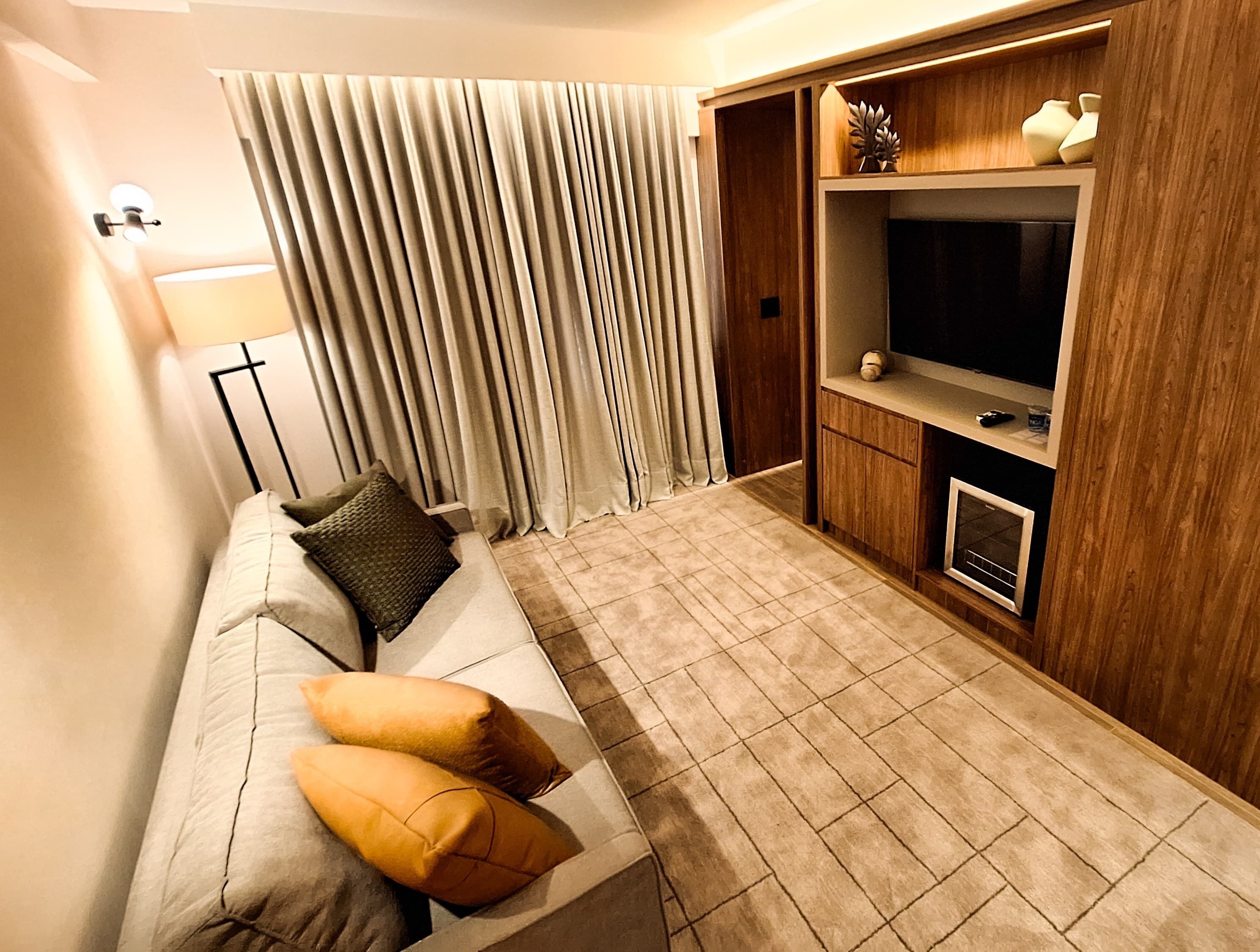 royal room | 1 bedroom, minibar, in-room safe, desk