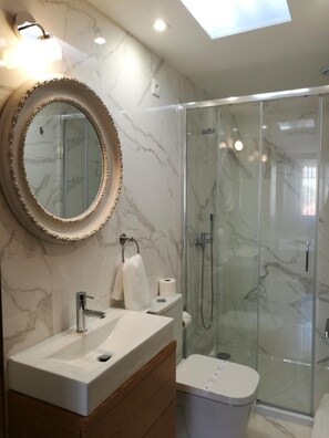 Shower, hair dryer, bathrobes, towels
