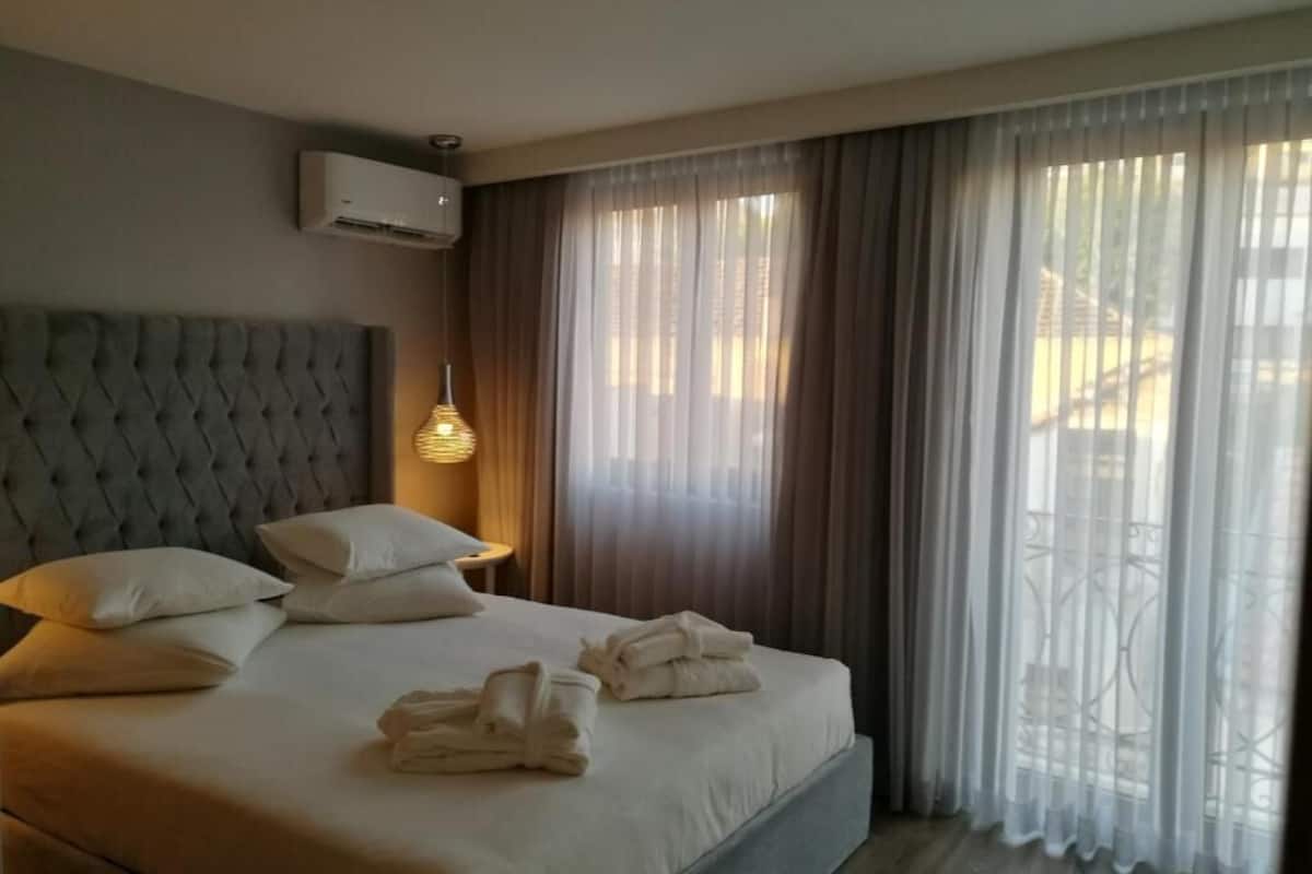 Suíte executiva | Edredons de pluma, cortinas blackout, quartos à prova de som