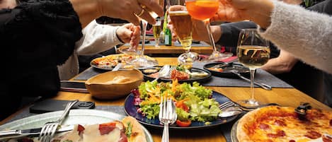 Lunch and dinner served, Italian cuisine