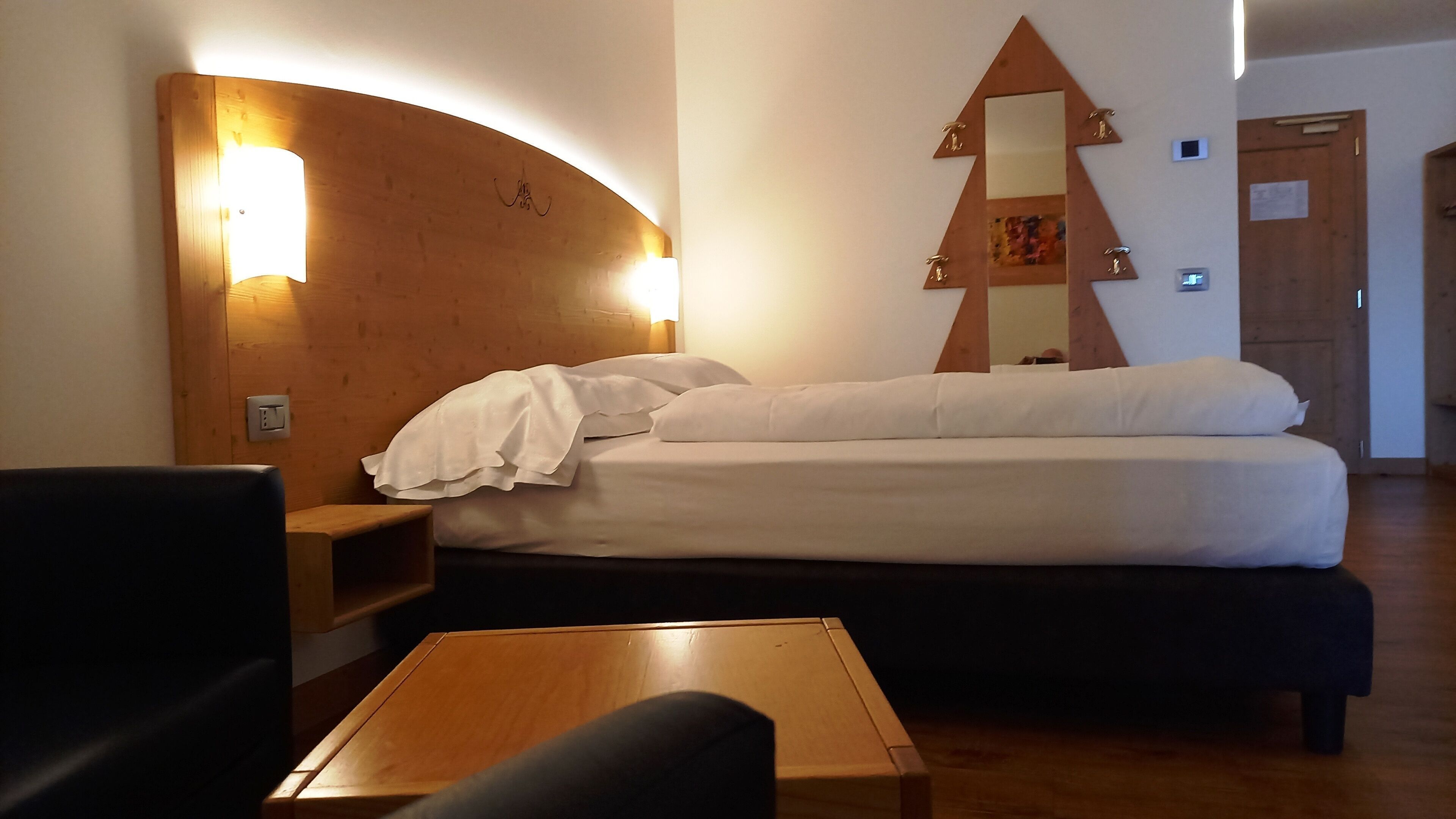 Minibar, in-room safe, individually decorated, individually furnished