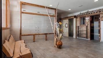 Sauna, tina de hidromasaje, baño de vapor y tratamientos corporales