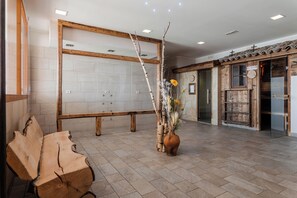 Sauna, hot tub, steam room, body treatments, body scrubs, facials