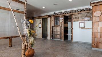Sauna, boblebad, dampbad, kropsbehandlinger, body scrub-behandlinger