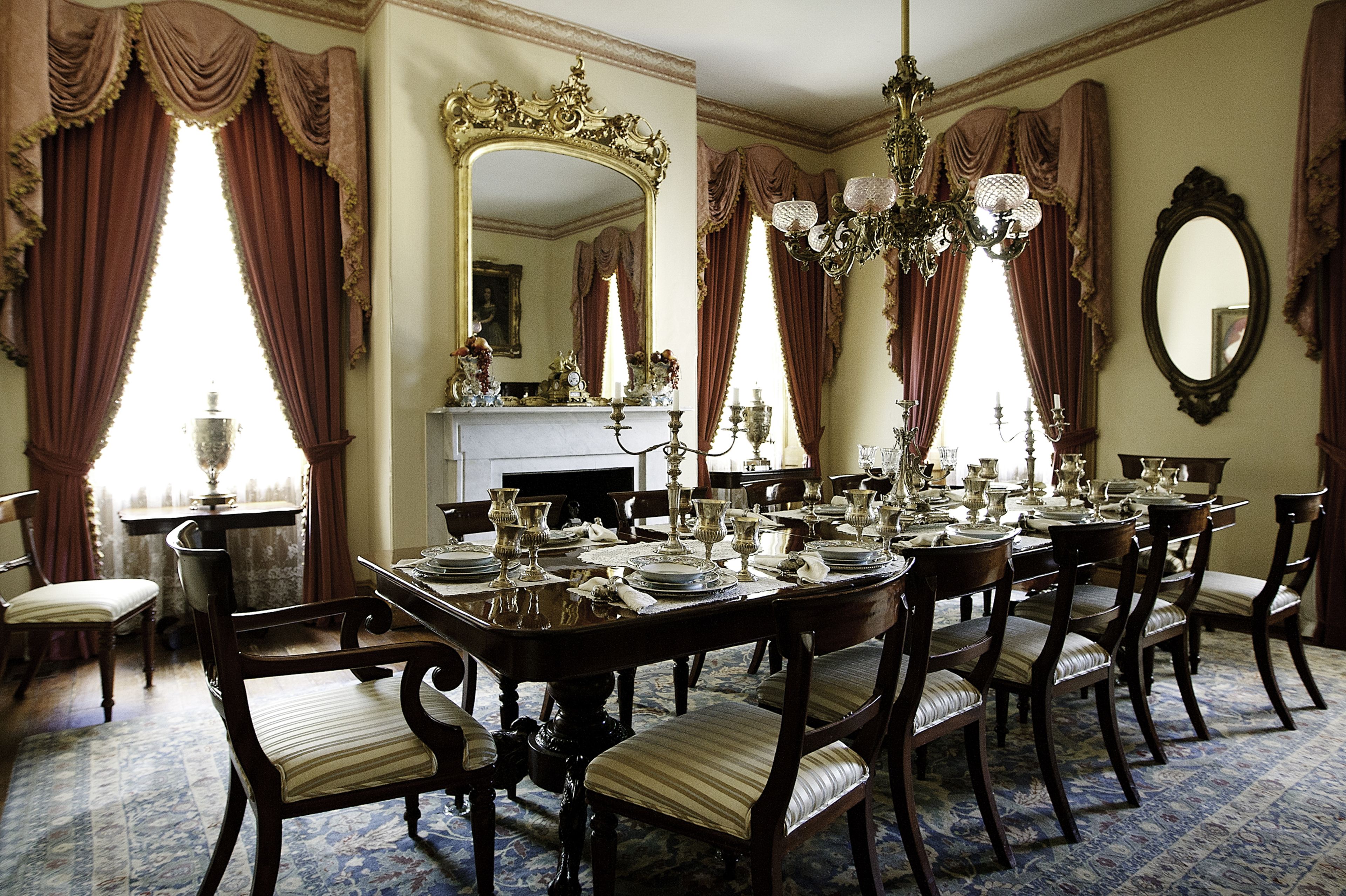 2 restaurants, dinner served, regional cuisine