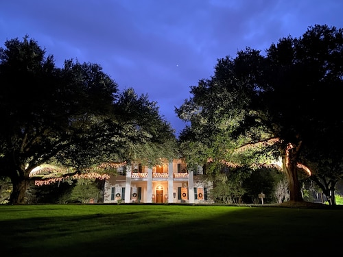 Monmouth Historic Inns and Gardens