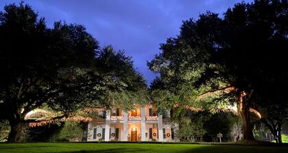 Monmouth Historic Inns and Gardens