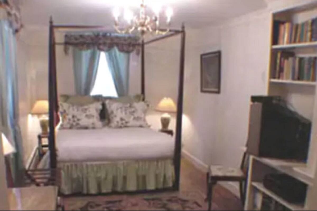 Kamar Standar, 1 Tempat Tidur Queen | Seprai Frette Italia, seprai premium, dan setrika/meja setrika