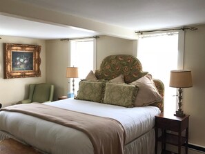 Frette Italian sheets, premium bedding, individually decorated - Admiral Farragut Inn (Newport)