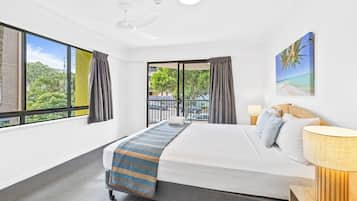 Large One Bedroom Apartment - Wheelchair Friendly | 1 quarto, ferros/tábuas de passar roupa, Wi-Fi de cortesia
