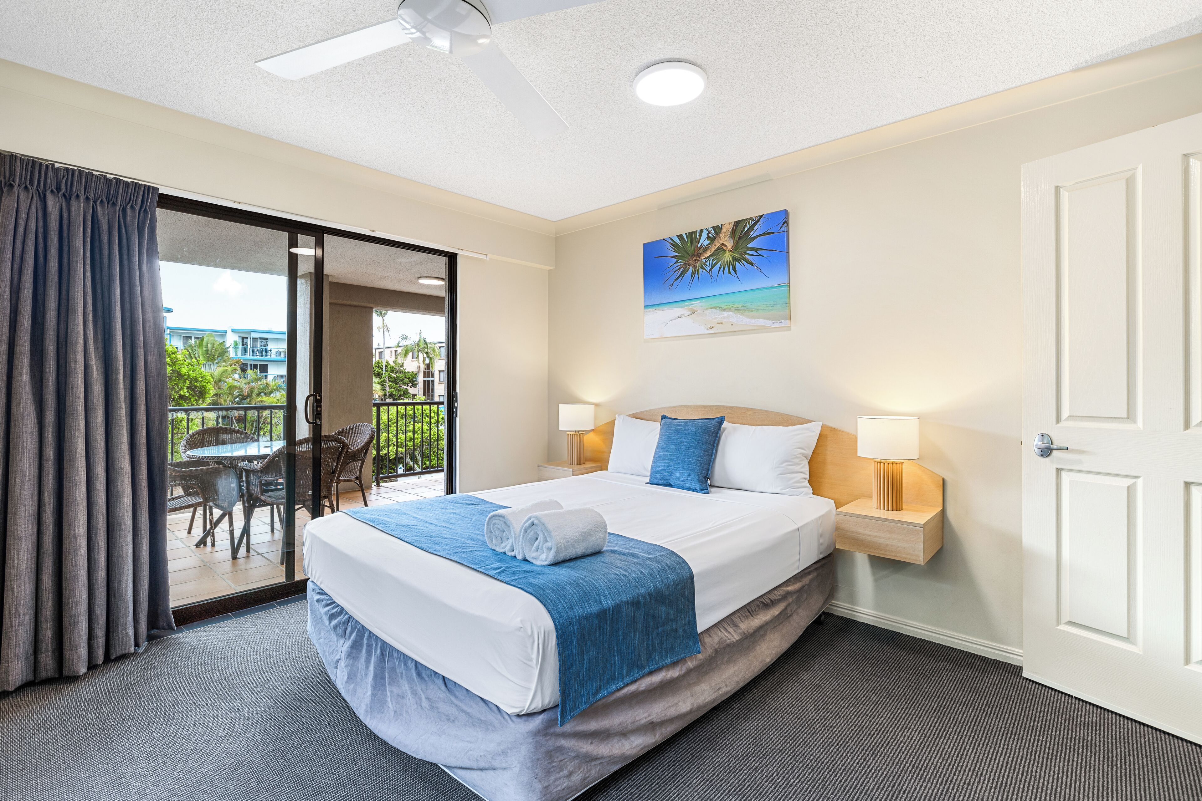 Large One Bedroom Apartment - Beachside Plus | 1 habitación, tabla de planchar con plancha, wifi gratis y ropa de cama 