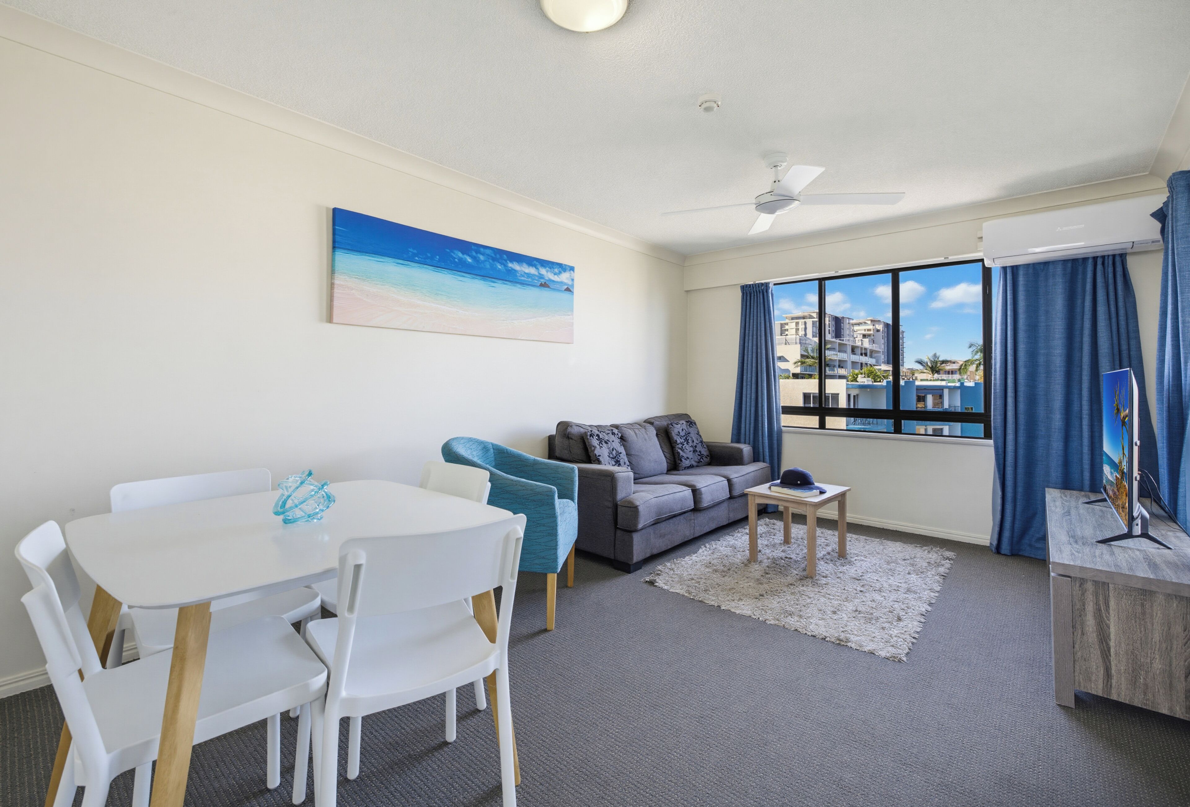Large One Bedroom Apartment - Partial Views | Zona de estar