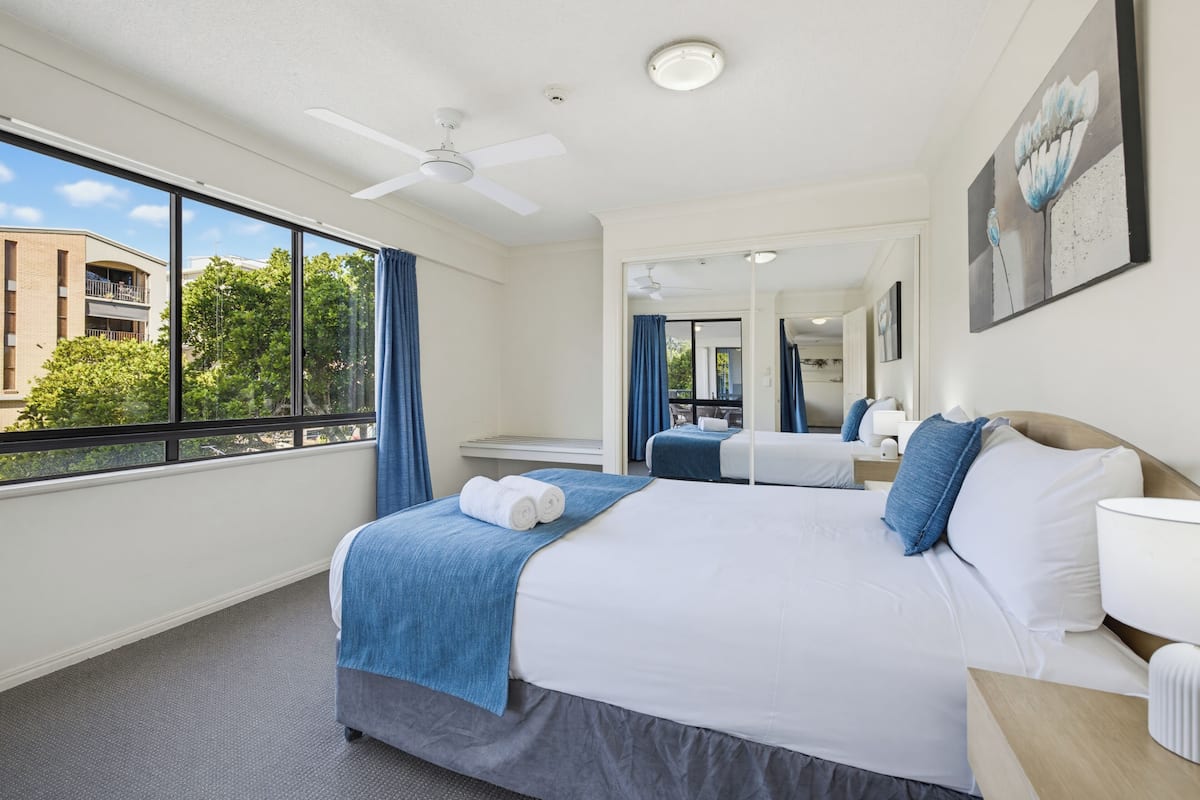 Large One Bedroom Apartment - Beachside