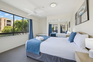 Large One Bedroom Apartment - Beachside | 1 bedroom, iron/ironing board, WiFi (free), bed sheets - Belaire Place Motel Apartments (Caloundra)