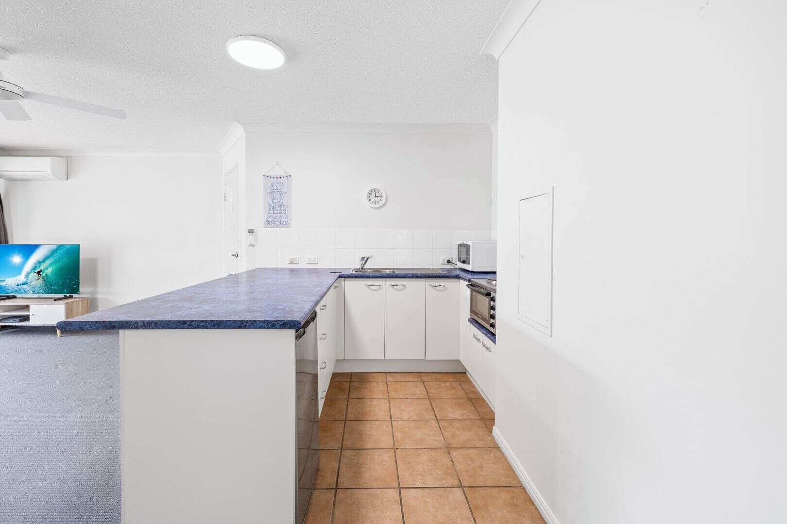 Large One Bedroom Apartment - Wheelchair Friendly | Living area