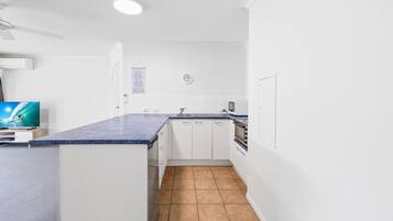 Large One Bedroom Apartment - Wheelchair Friendly | Living area