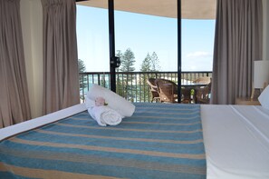 Top Floor One Bedroom Oceanview Apartment | 1 makuuhuone, silitysrauta/-lauta, ilmainen Wi-Fi, vuodevaatteet