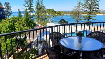 Large One Bedroom Oceanview Apartment | Utsikt fra balkong