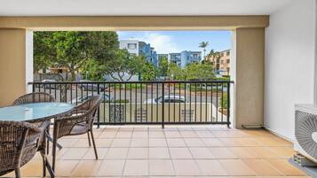 Large One Bedroom Apartment - Wheelchair Friendly | Terrazza/patio