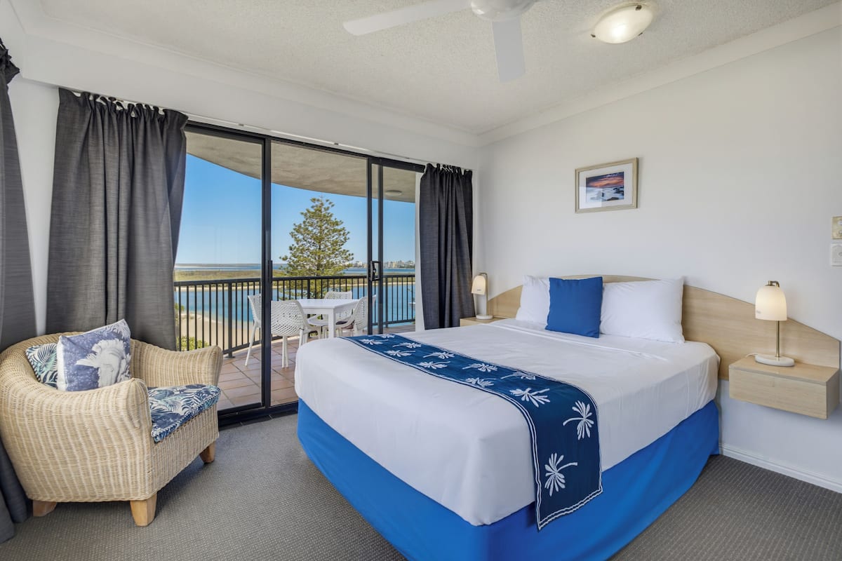 Top Floor One Bedroom Oceanview Apartment