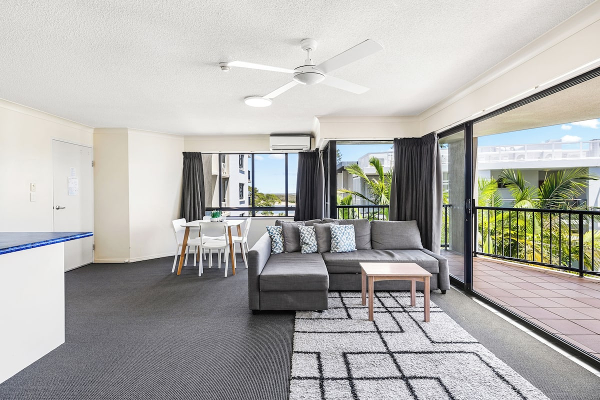 Large One Bedroom Apartment - Partial Views | Área de sala de estar