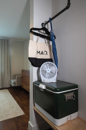 Basic Room, 1 Queen Bed | WiFi (free), bed sheets