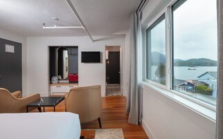 Room, 1 King Bed | WiFi (free), bed sheets