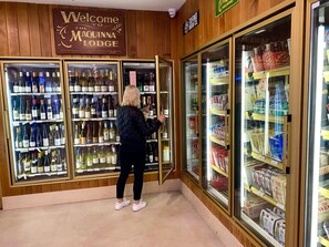 Gift shop - The Maq Hotel (Tofino)