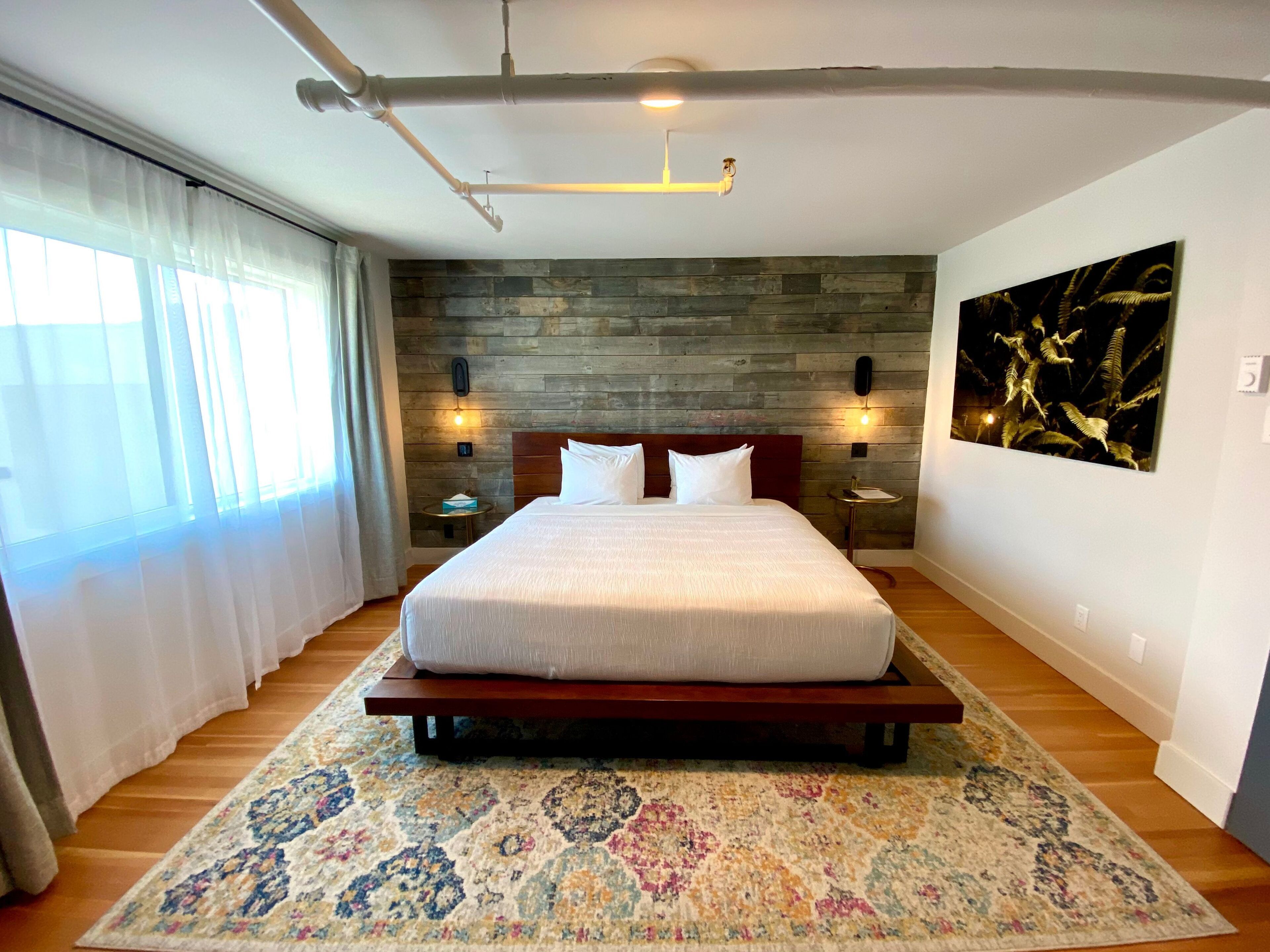 room, 1 king bed | free wifi, bed sheets