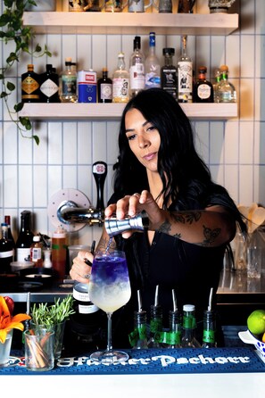 Pub - The Maq Hotel (Tofino)