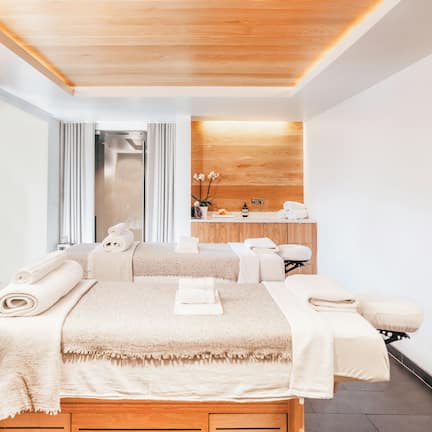 Couples treatment rooms, sauna, hot tub, steam room, body treatments