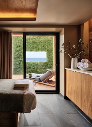 Couples treatment room(s), sauna, hot tub, steam room, body treatments - Gurney's Montauk Resort & Seawater Spa (Montauk)