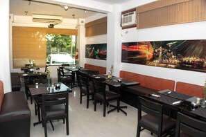 Se sirven desayunos, comidas, cenas y cocina internacional 