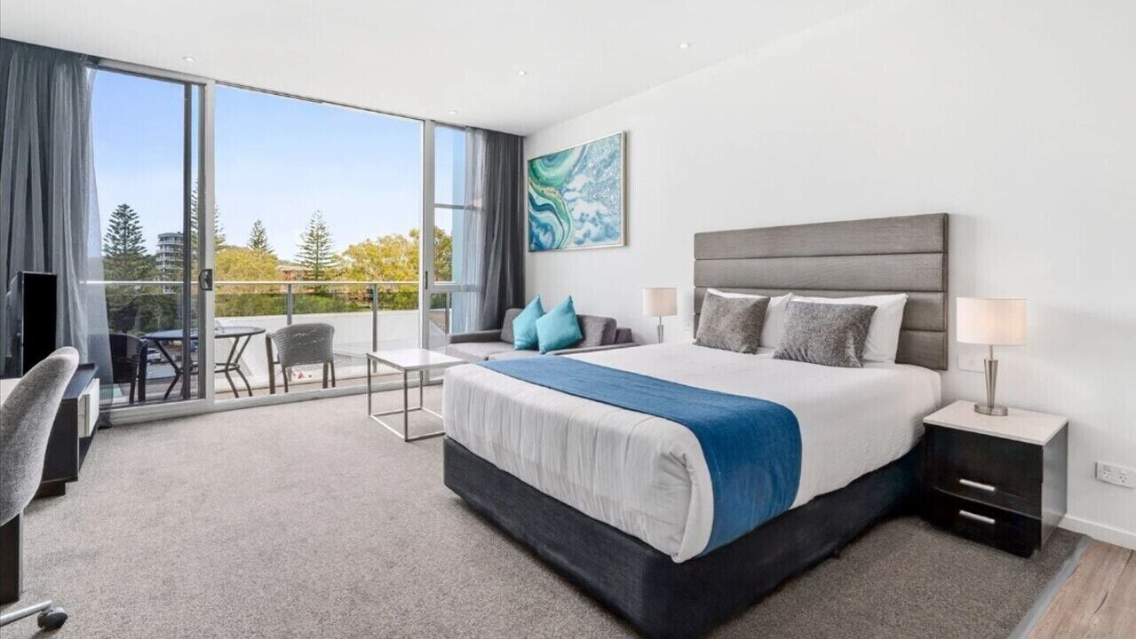 Bureau, espace de travail pour ordinateur portable