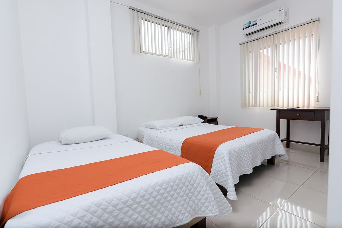 3 bedrooms, Egyptian cotton sheets, down duvets, pillow-top beds