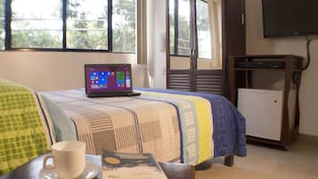 Junior Single Room | 3 bedrooms, Egyptian cotton sheets, down comforters, pillowtop beds