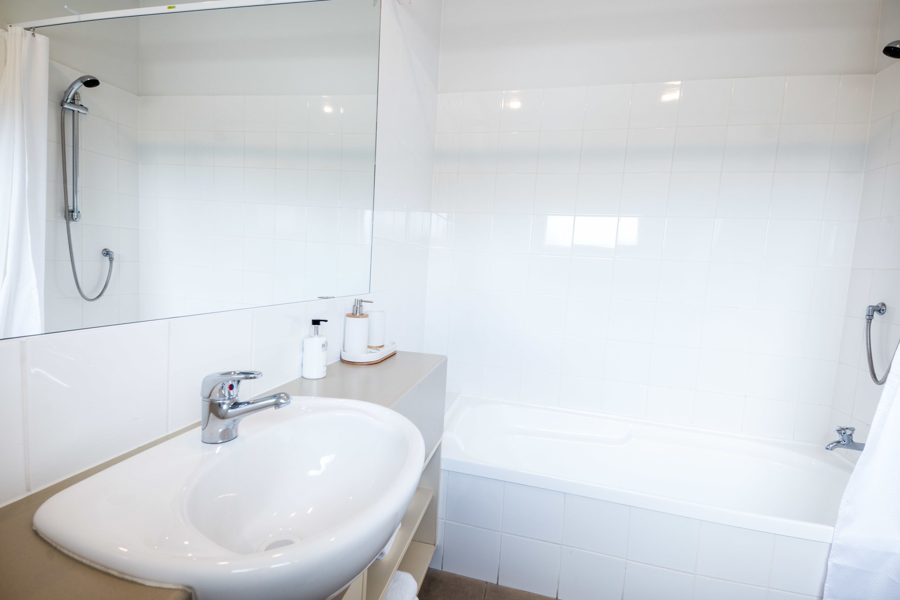 Exclusive Studio, 2 Queen Beds | Bathroom | Combined shower/tub, free toiletries, hair dryer, bathrobes