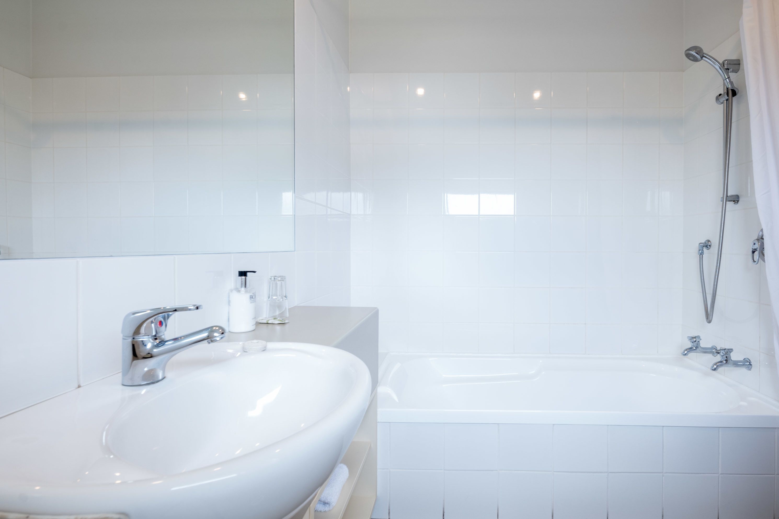 Executive King Studio | Bathroom