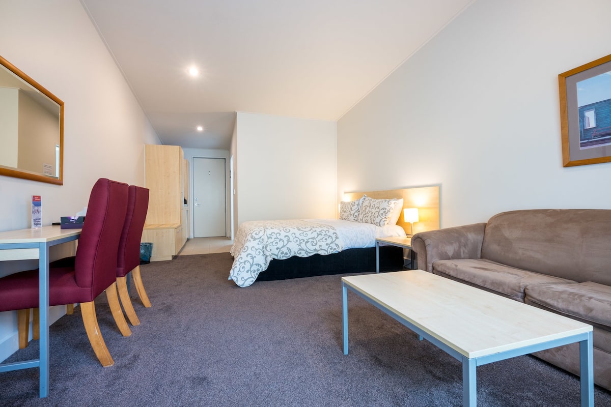 Estúdio executivo, 1 cama King | 1 quarto, cofres nos quartos, escrivaninha