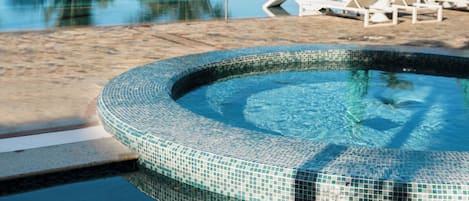 Bain à remous extérieur