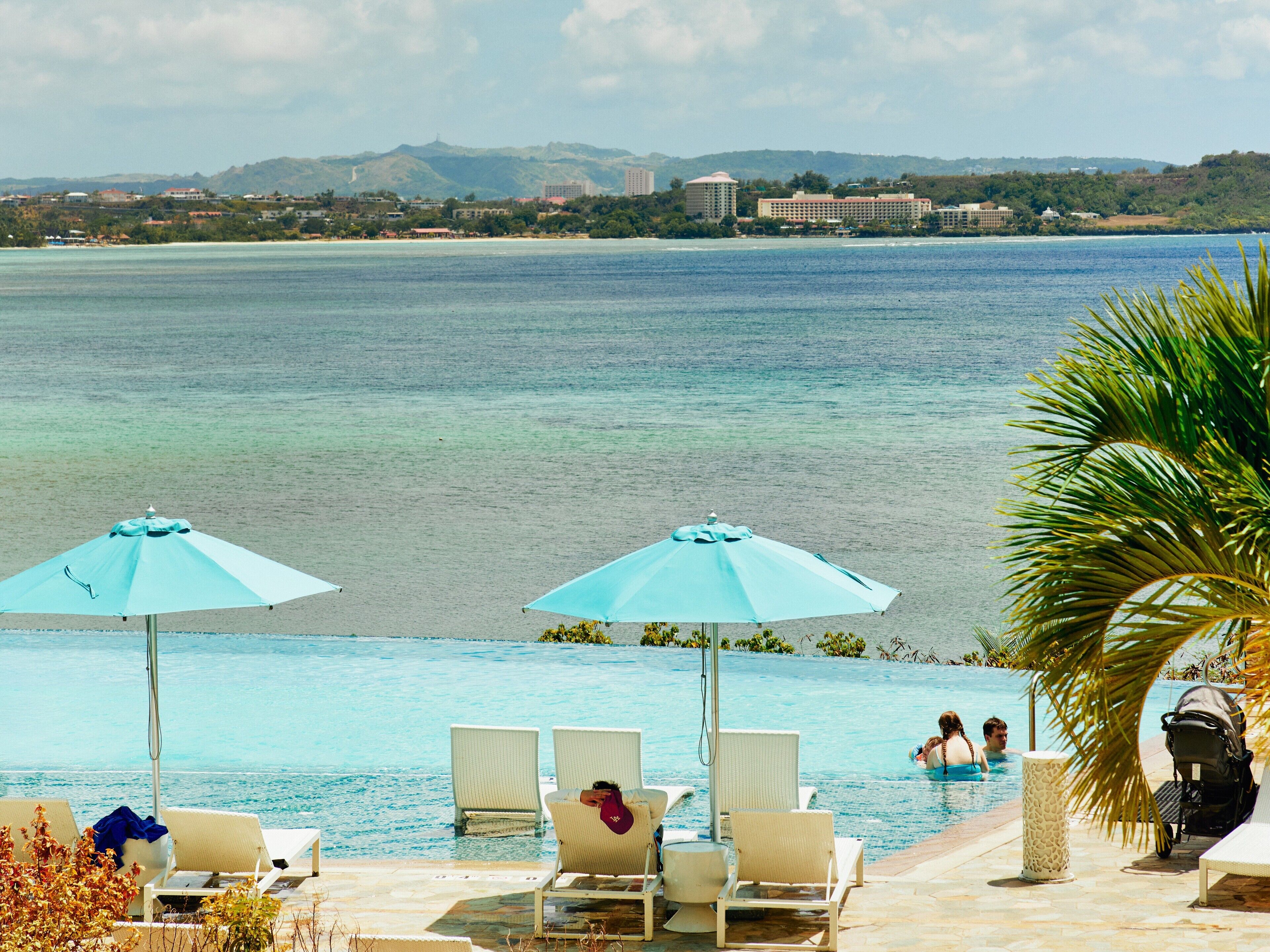 2 outdoor pools, pool cabanas (surcharge)