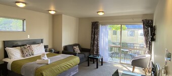 De Lago Motel Apartments